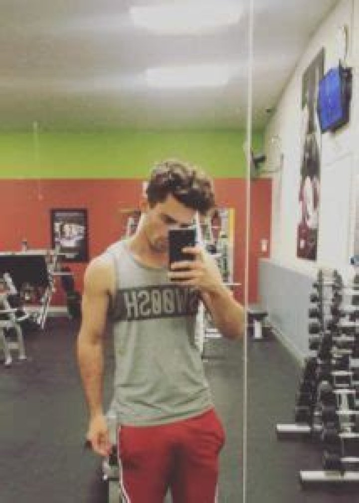 Joseph Devries Height, Weight, Age, Body Statistics
