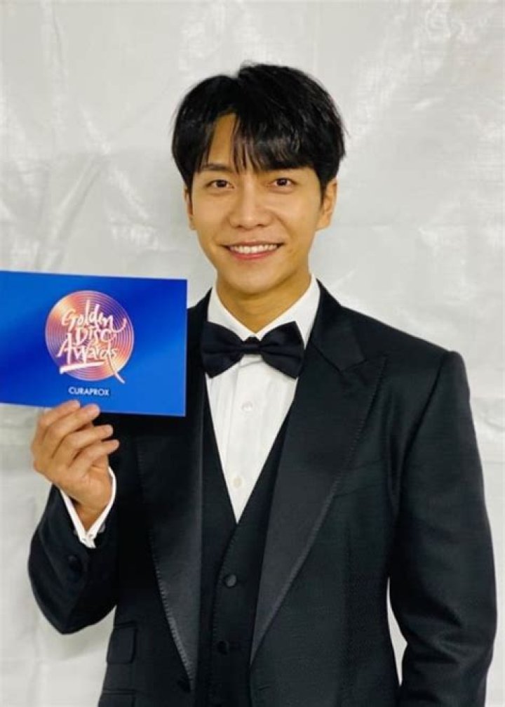 Lee Seung-gi Height, Weight, Age, Family, Facts, Education, Biography