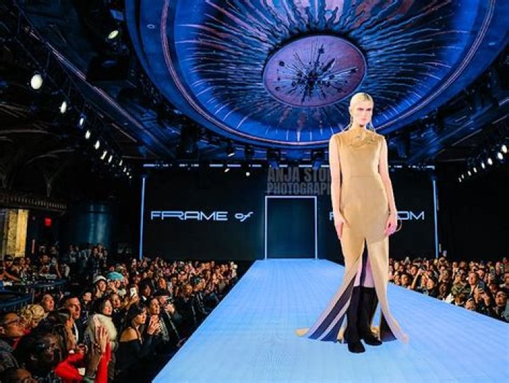 What Its Like to Attend New York Fashion Week – My First Runway Show – Celeb Secrets